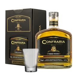 cachaca-confraria-three-woods-garrafa-especial-c-copo-wood-750ml-082027_1